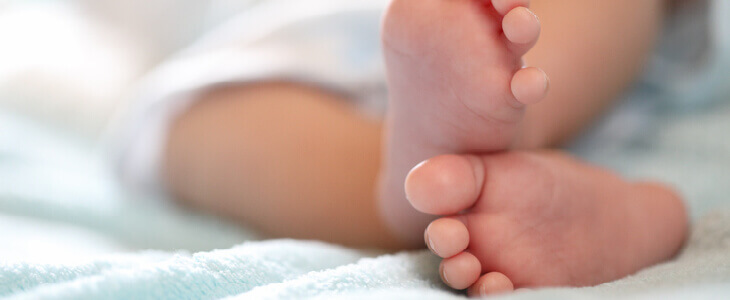 image of a baby's feet during a birth injury